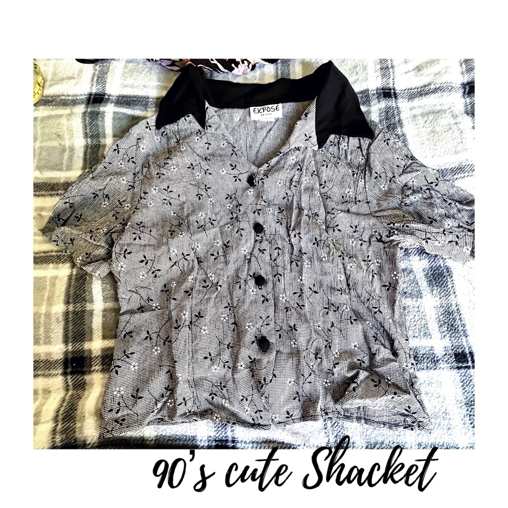 Floral 90’s Shacket super cute 🖤✔️🐼⚫️🐜